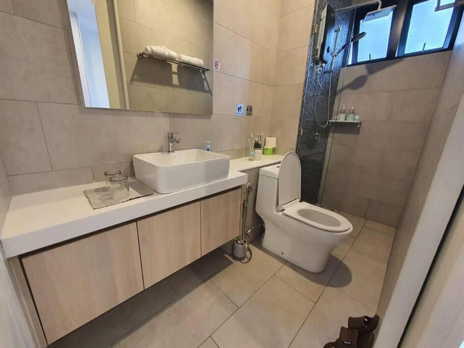 Kota Kinabalu City The Shore - Lucky 7 Homestay Екстер'єр фото